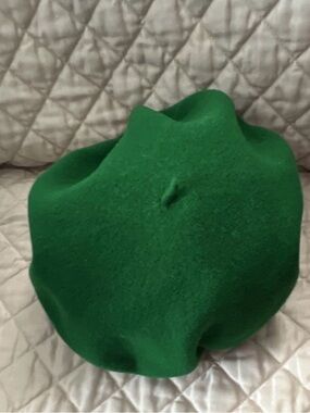 Vintage 100% Wool French Beret - Kelly Green